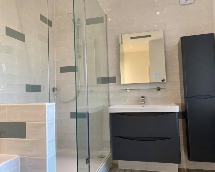 bathroom-fitters-southampton-4 A stylish Southampton bathroom featuring a glass shower stall and sink.